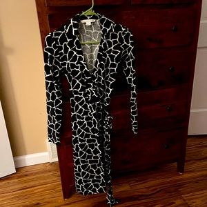 DVF classic knee length wrap dress reptile giraffe 0